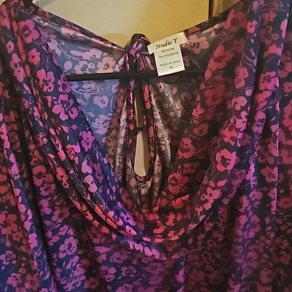 Top - Picture 2 of 4